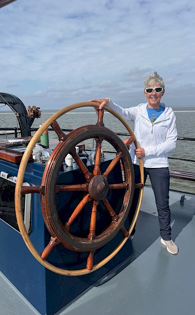 Hennie at the helm. ©Hennie