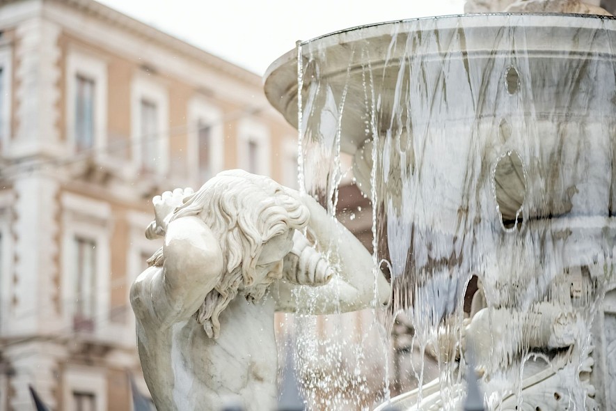 Ornate fountain. Unsplash@Laura Adai