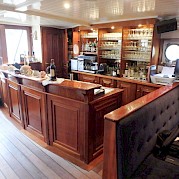Bar | Simmer Fan Fryslan | Bike & Boat Tour