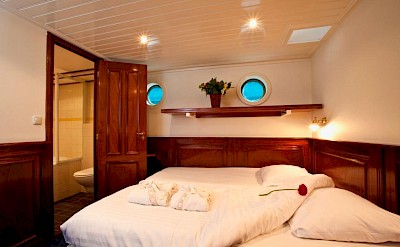 Double cabin | Simmer Fan Fryslan | Bike & Boat Tour