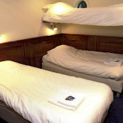 Triple Cabin | Simmer Fan Fryslan | Bike & Boat Tour