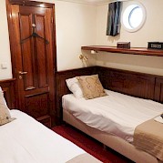 Twin beds | Simmer Fan Fryslan | Bike & Boat Tour