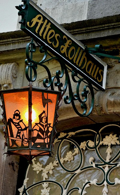 Altes Zollhaus lantern, a historic customs house with decorative lanterns. pexels@pixabay