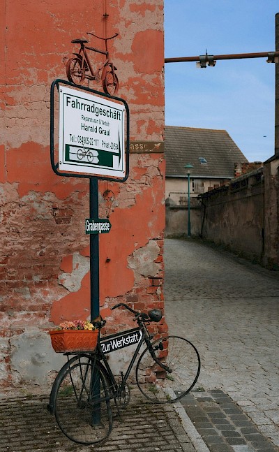 Everyday cycling culture along the Main River. pexels@NiciGottstein