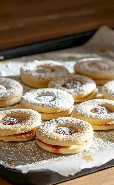 Plätzchen cookies, powdered sugar cookies filled with jam, typical of German bakeries. pexels@FrankiFrank