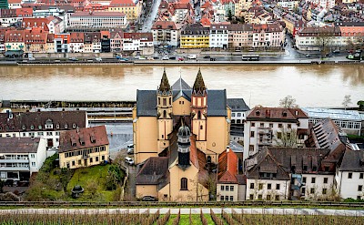 View over vineyards to St. Kilian’s Cathedral and the historic city on the Mai. pexels@EmreOzyemisci