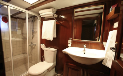 Bathroom | Tersane IV | Bike & Boat Tour