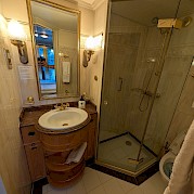 Private Bathroom | Casanova | Bike & Boat Tour
