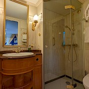 Private Bathroom | Casanova | Bike & Boat Tour