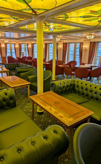 Lounge | Casanova | Bike & Boat Tour