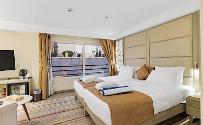 Deluxe Suite | Nebu | Bike & Boat Tour