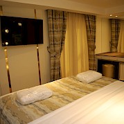 Deluxe Suite | Nebu | Bike & Boat Tour