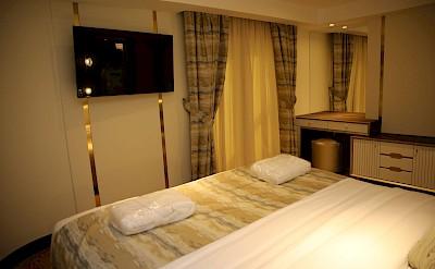 Deluxe Suite | Nebu | Bike & Boat Tour