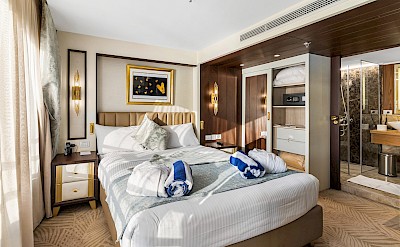 Executive Suite Bedroom | Nebu | Bike & Boat Tour