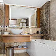 Executive Suite Bathroom | Nebu | Bike & Boat Tour