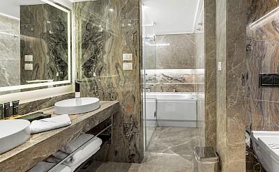 Owner Suite Bathroom | Nebu | Bike & Boat Tour