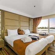 Deluxe Suite | Nebu | Bike & Boat Tour