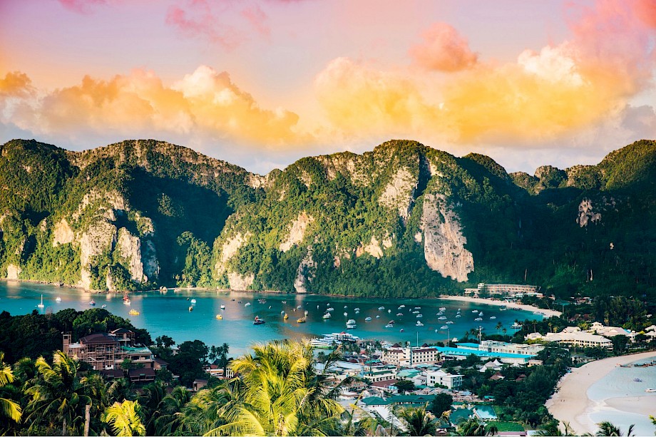 Sunrise on the Phi Phi Islands, Thailand. Unsplash@Evan Krause