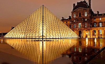 The Louvre pyramid at night. pexals@pixabay