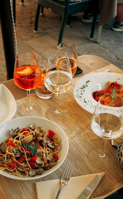 Classic pasta dishes paired with regional wines and aperitifs. unsplash@LiubovIlchuk