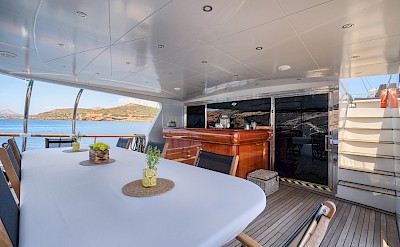 Upperdeck | Virtuoso | Boat & Bike Tour