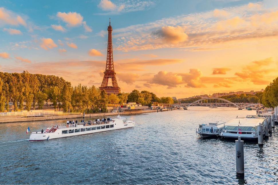 Sunset boat tour on the Seine. Unsplash@Getty Images
