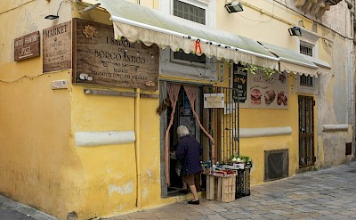 A neighborhood food shop in Salento selling local specialties. pexels@VitoGiaccari