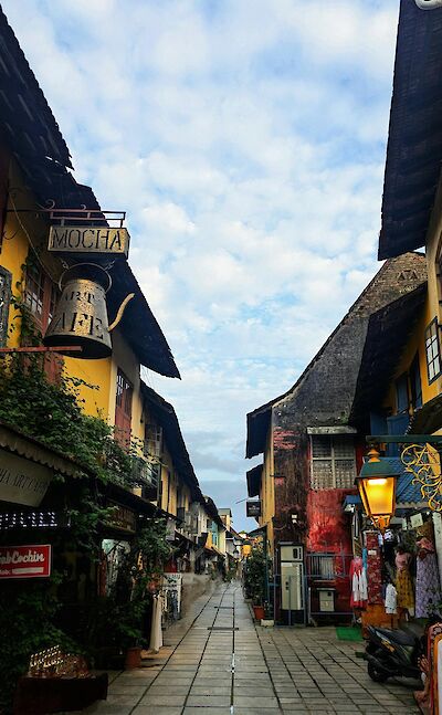 Street scene in Fort Kochi. pexels@alankayyanickal