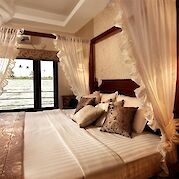 India Houseboat | Bike & Boat Tour