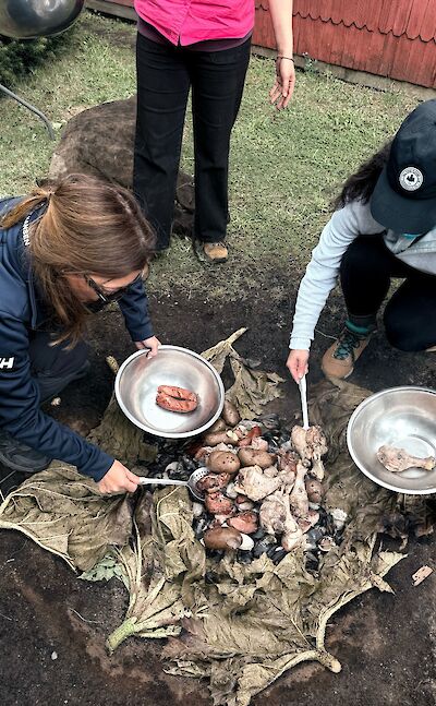 Traditional Curanto prepared over hot stones. cc-Mikky