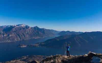 Panoramic views over Lake Como from the mountain ridgeline. to@BLCT