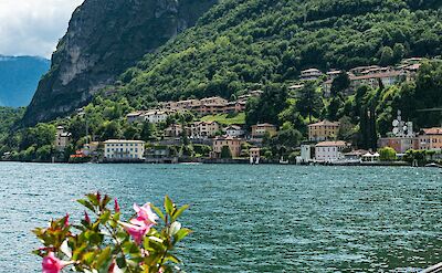 Quiet lakeside villages below steep mountain slopes. Unsplash@ChristopherPolitano