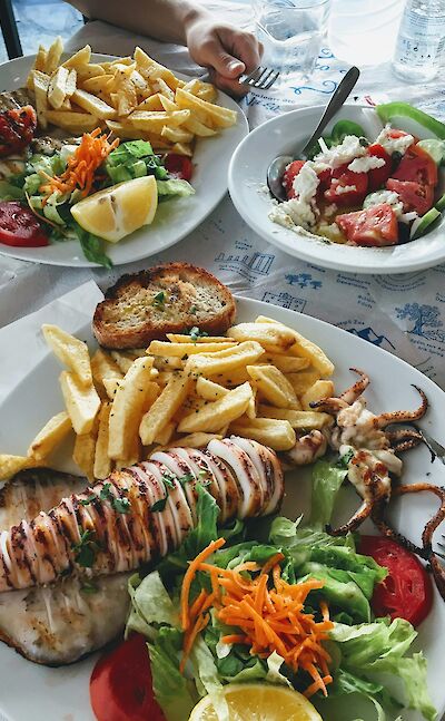 Grilled seafood lunch. Pexels@TheoSousi