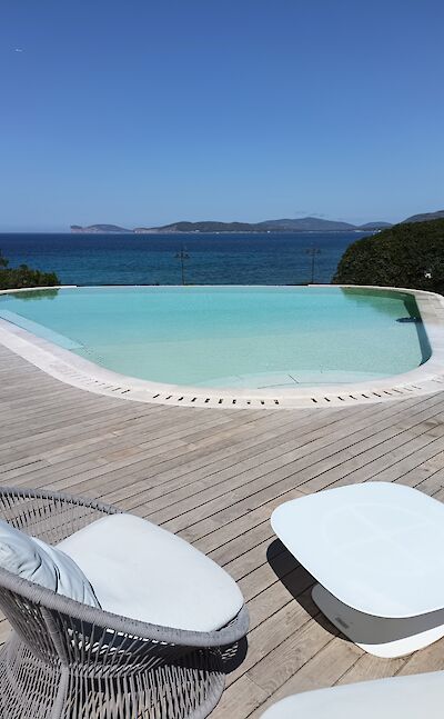 Infinity pool overlooking the coastline. toBTS