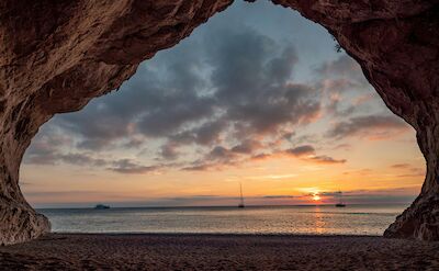 Sunset view from the coast. pexels@ChristopherPolitano