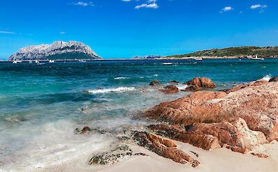 Crystal-clear waters and beaches along the Alghero coastline. Unsplash@FilizElaerts