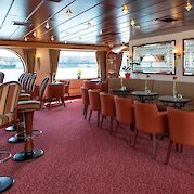 Bar & Lounge | MS Switzerland | Boat & Bike Tour