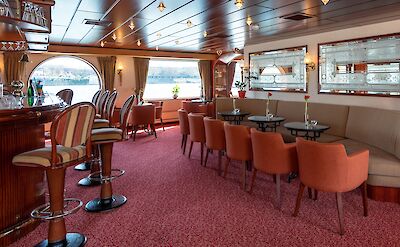 Bar & Lounge | MS Switzerland | Boat & Bike Tour