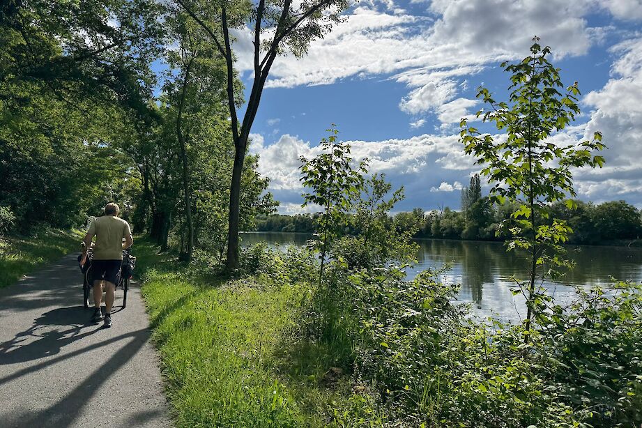 Karl Bushby walking along the Main River towards Frankfurt Airport, Germany. CC:Rosalind Perrett