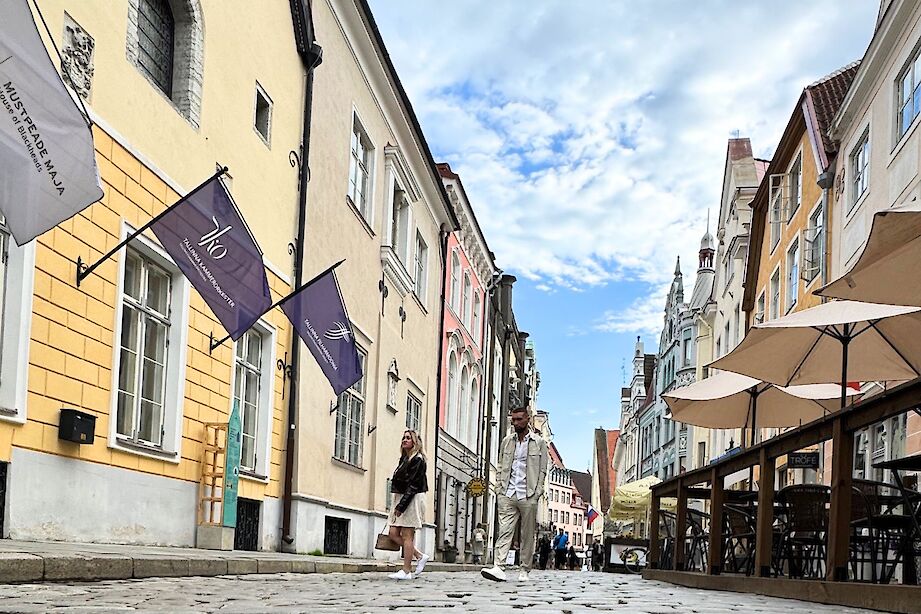 Walking tour of Tallinn. CC:Raymond Lemoine