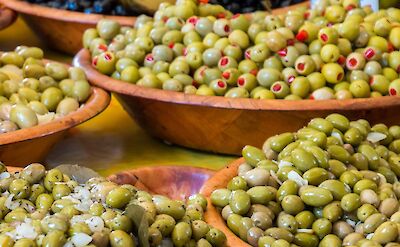 Olives at a Proven&ccedil;al market. pixabay:teefarm