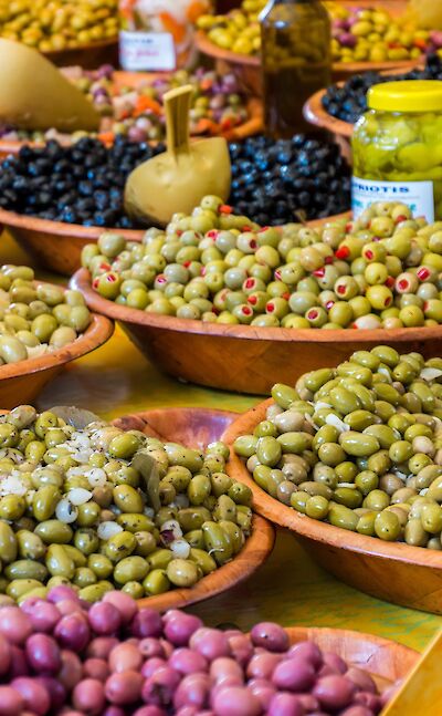 Olives at a Provençal market. pixabay:teefarm
