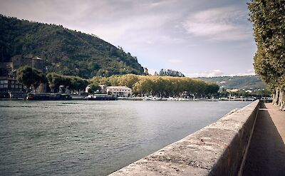 Tournon-sur-Rh&ocirc;ne on the banks of the Rh&ocirc;ne River. unsplash:JensFreudenauReddhluhmwm