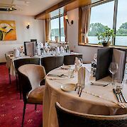 Dining room | Veloria | Bike & Boat