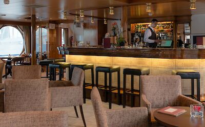Salon and bar area | Veloria | Bike & Boat