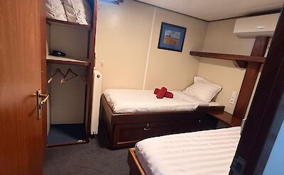 Twin cabin | Clair de Soleil | Bike & Boat Tour