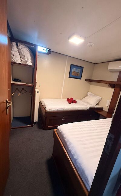 Twin cabin | Clair de Soleil | Bike & Boat Tour