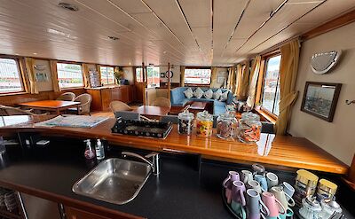 Bar | Clair de Soleil | Bike & Boat Tour