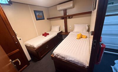 Twin Cabin | Clair de Soleil | Bike & Boat Tour