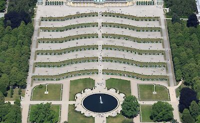 Terraced gardens of Sanssouci Palace in Potsdam. CC:Carsten Steger